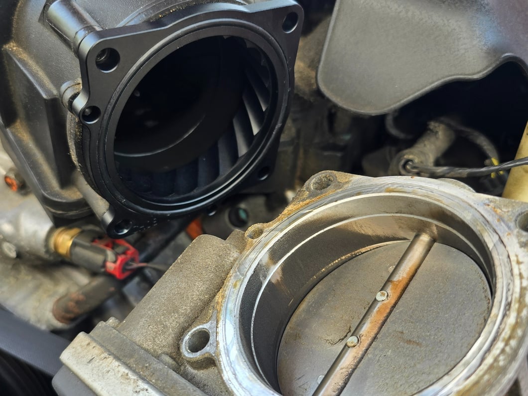 C&L Throttle Body Spacer; Black (08-09 6.1L HEMI Challenger; 09-23 5.7L HEMI, 6.4L HEMI Challenger)