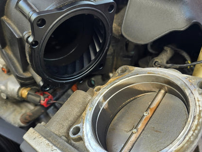C&L Throttle Body Spacer; Black (08-09 6.1L HEMI Challenger; 09-23 5.7L HEMI, 6.4L HEMI Challenger)